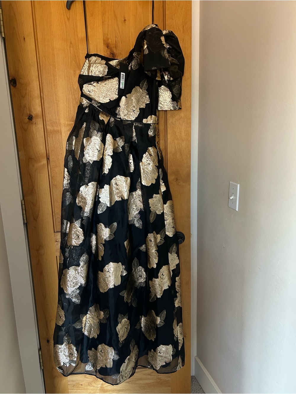 Donna Karan Black and Gold One-Shoulder Floral Gown - Picture 5 of 5